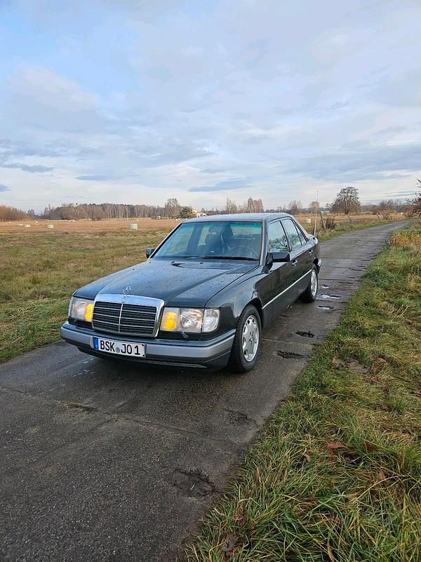 Gebraucht Mercedes E220 AMG 150 PS (110 kW) 1993 Grau Limousine