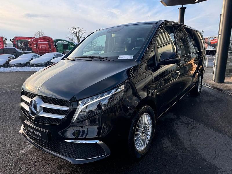 Gebraucht Mercedes V300 237 PS (174 kW) 2024 Schwarz Van / Kleinbus