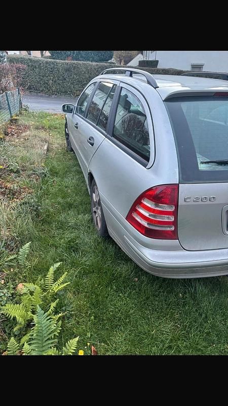 Silber Gebraucht 2005 Mercedes C200 Kombi | 1.400 € - Bild 1/4