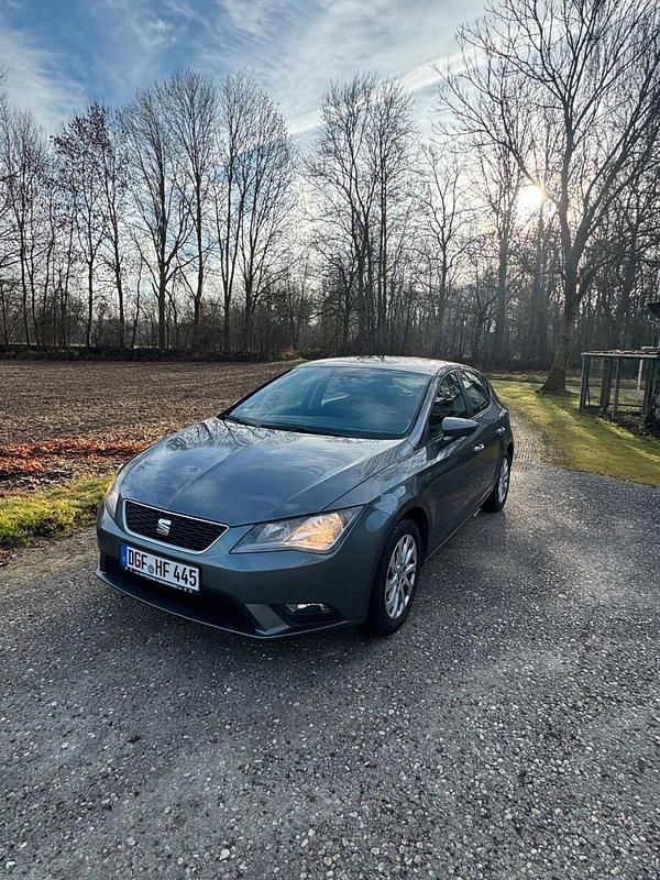 Grau Gebraucht 2013 Seat Leon Limousine | 5.250 € (Fairer Preis) - Bild 1/4