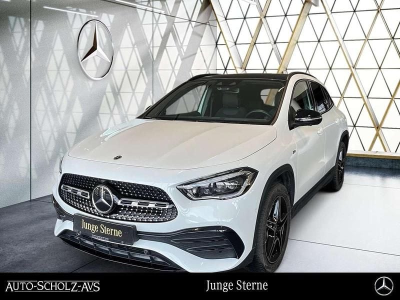 Weiß Gebraucht 2021 Mercedes GLA250 AMG SUV | 34.998 € (Guter Preis) - Bild 1/3