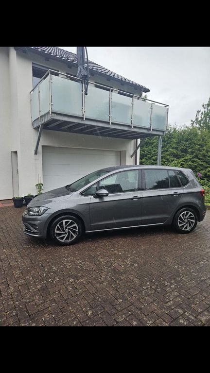 Grau Gebraucht 2018 VW Golf Sportsvan Join Van / Kleinbus | 8.999 € (Superpreis) - Bild 1/4