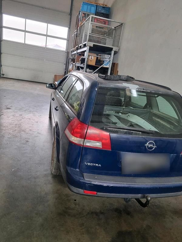 Second-hand Opel Vectra 2004 Albastru Break