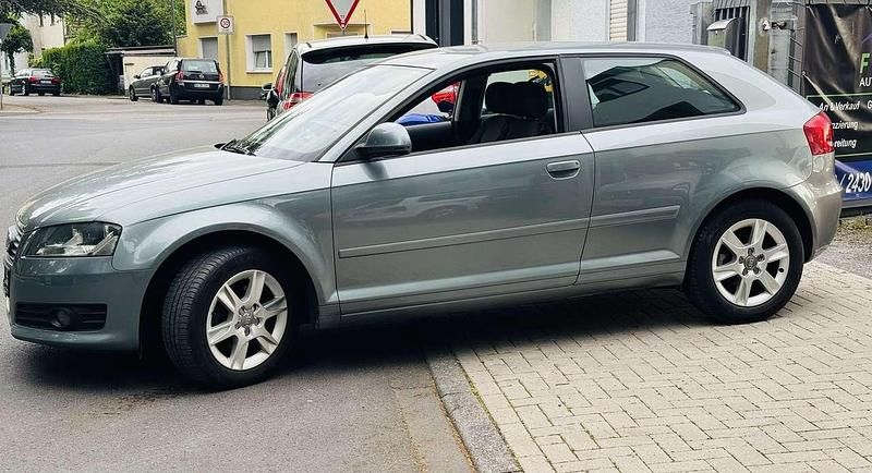 Gebraucht Audi A3 Attraction 125 PS (91 kW) 2010 Kondorgrau metallic Limousine