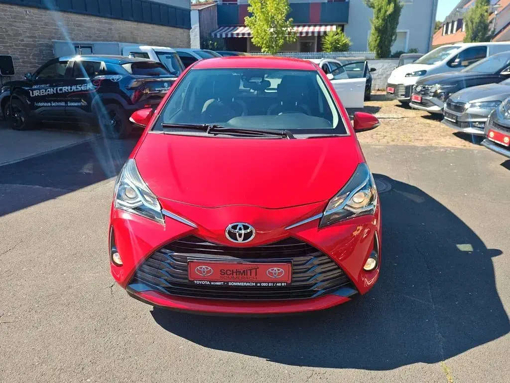 Gebraucht Toyota Yaris Club 111 PS (81 kW) 2019 Rot Limousine