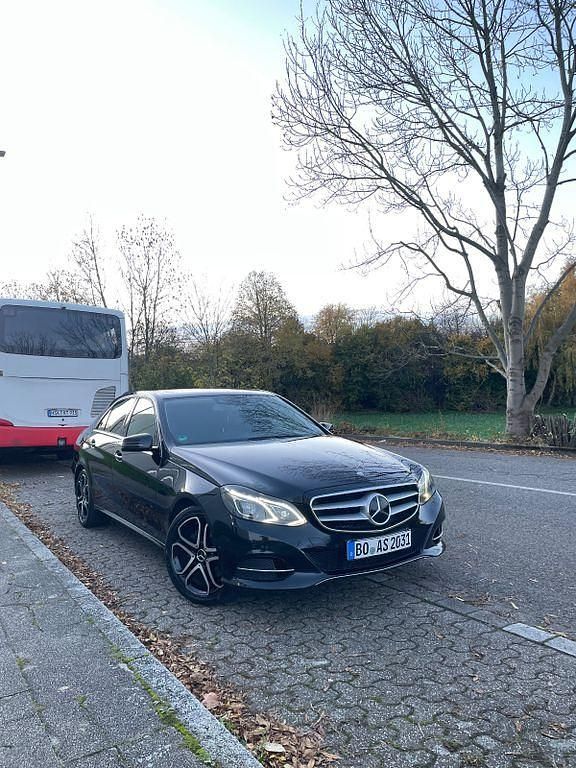 Gebraucht Mercedes E220 Edition 170 PS (125 kW) 2014 Schwarz Limousine