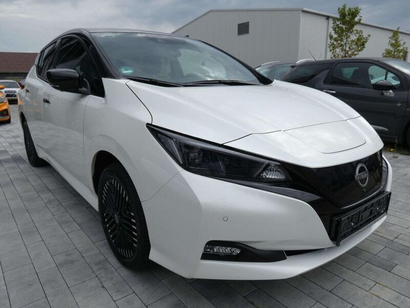 Gebraucht Nissan Leaf N-Connecta 160 kW (218 PS) 2023 Pearl white/black m Kleinwagen