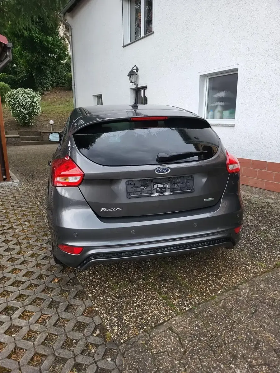 Używany Ford Focus 125 KM (91 kW) 2017 Niebieski Hatchback