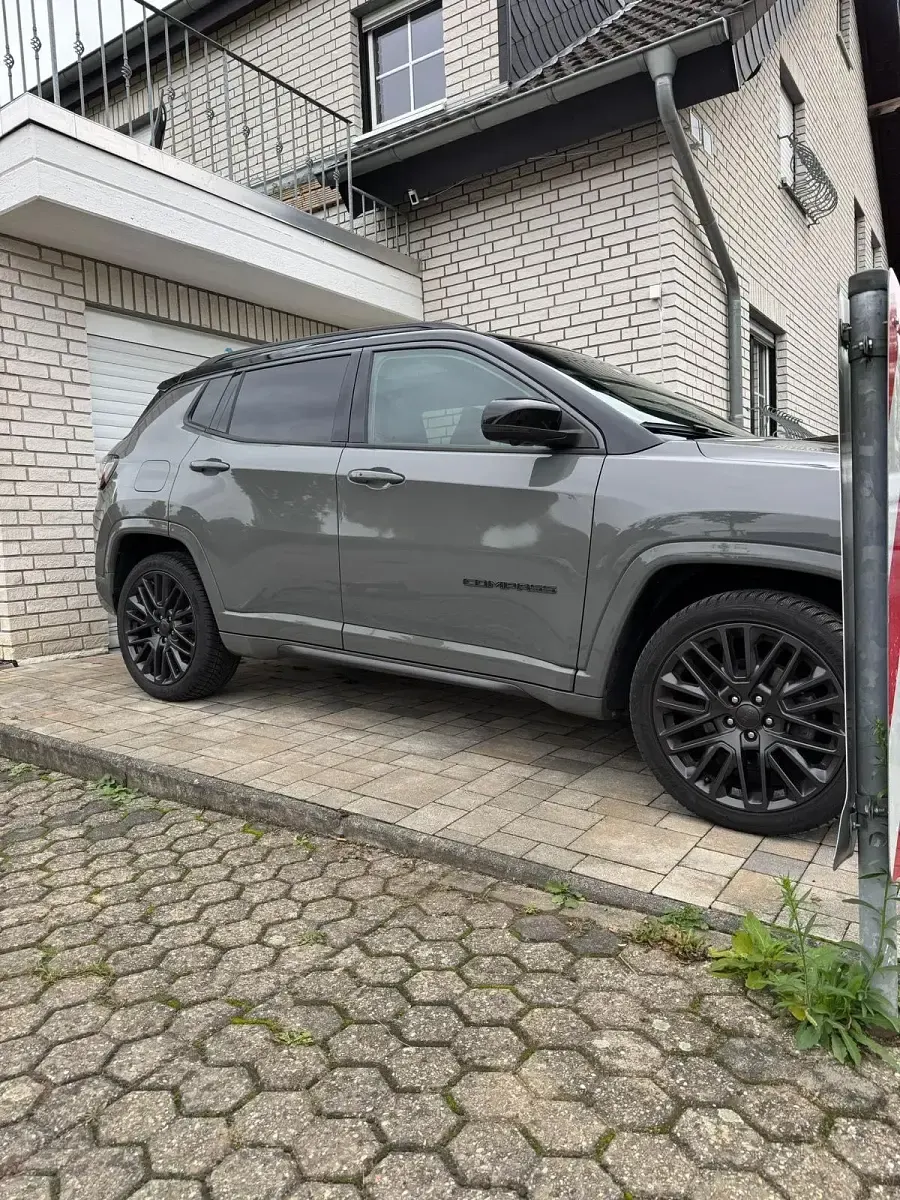 Gebraucht Jeep Compass 150 PS (110 kW) 2021 Grau SUV