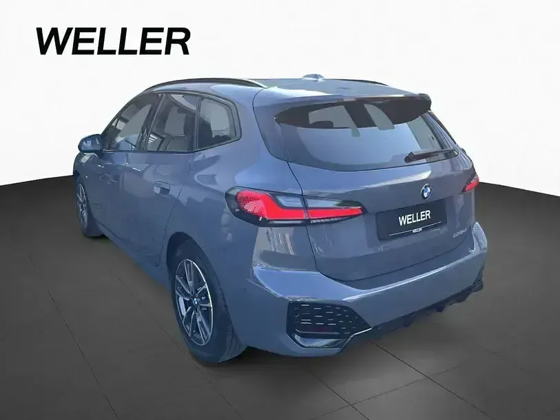 Gebraucht BMW 220 M Sport 163 PS (119 kW) 2025 Grau Van / Kleinbus