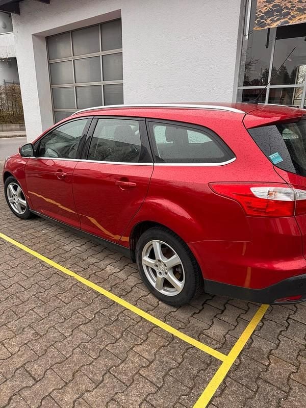 Second-hand Ford Focus 140 CP (102 kW) 2011 Roșu Break