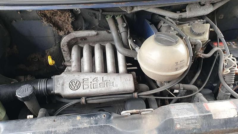 Second-hand VW Transporter 77 CP (56 kW) 1996 Albastru Van