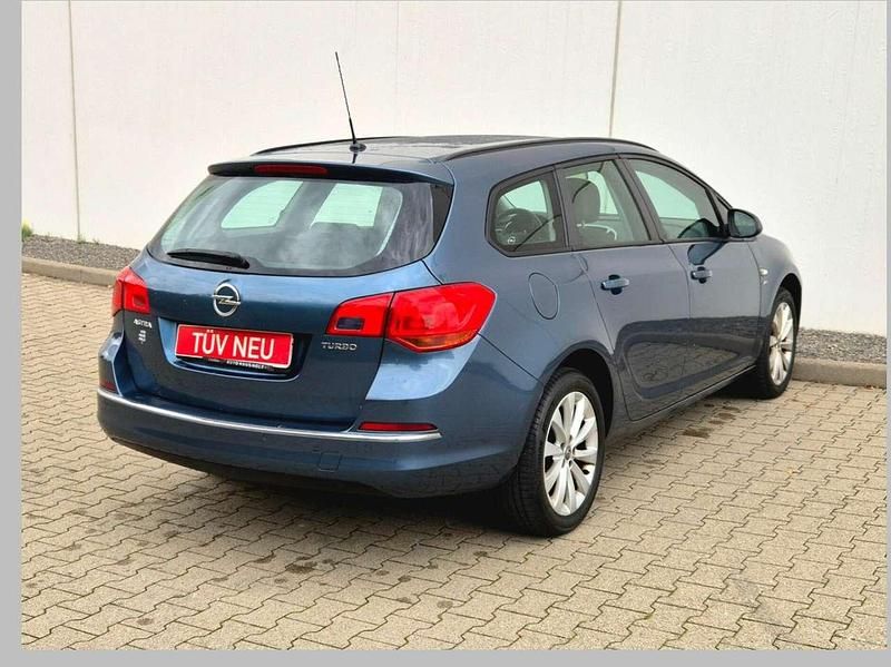 Gebraucht Opel Astra Selection 140 PS (102 kW) 2013 Blau Kombi