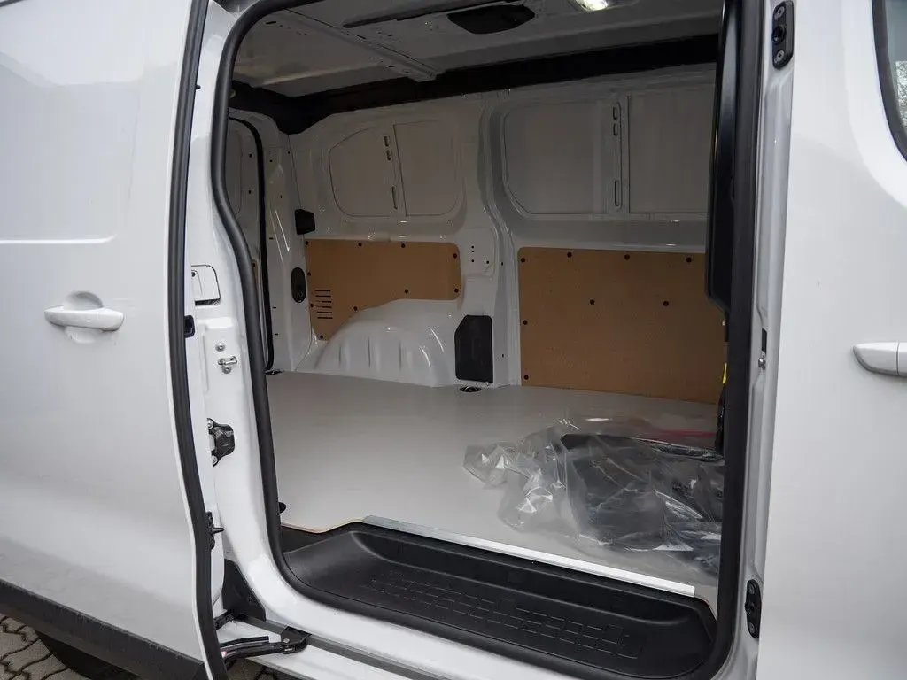 Gebraucht Peugeot e-Expert 100 kW (136 PS) 2024 Weiss Van