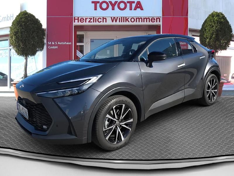 Grau Gebraucht 2025 Toyota C-HR SUV | 38.940 € (Teuer) - Bild 1/4