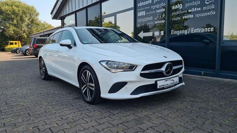 Weiß Gebraucht 2023 Mercedes CLA180 Shooting Brake Kombi | 18.990 € (Guter Preis) - Bild 1/4