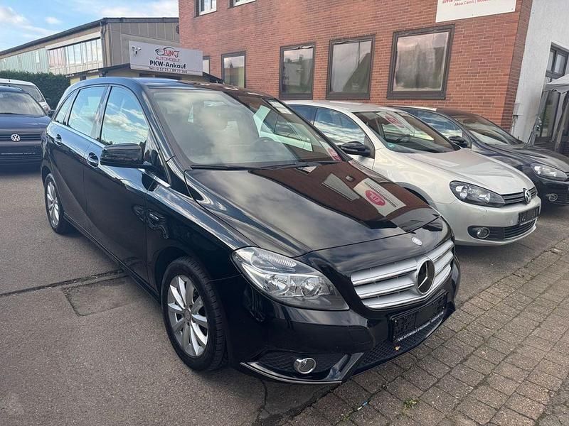 Gebraucht Mercedes B180 122 PS (89 kW) 2011 Schwarz Van / Kleinbus