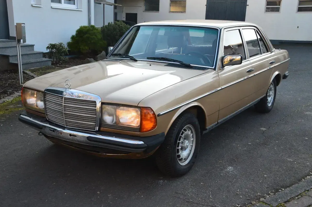 Gebraucht Mercedes 300 80 PS (58 kW) 1979 Limousine