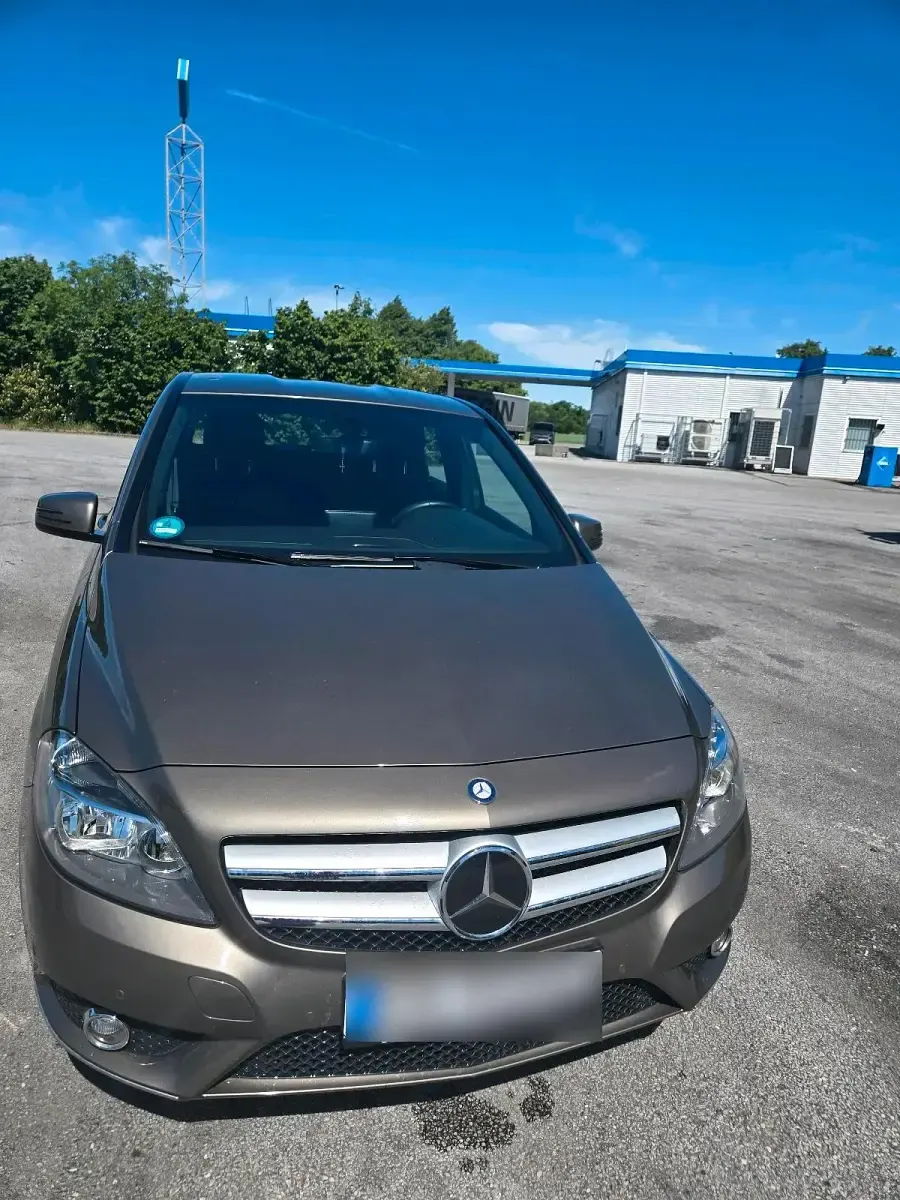 Gebraucht Mercedes B200 156 PS (114 kW) 2012 Braun Kleinwagen