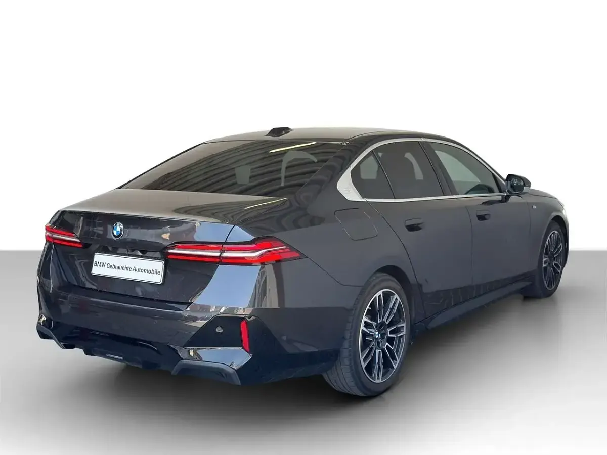 Gebraucht BMW 520 M Sport 190 PS (139 kW) 2024 Grau Limousine