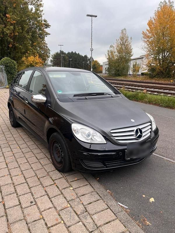 Schwarz Gebraucht 2006 Mercedes B170 Van / Kleinbus | 2.400 € (Fairer Preis) - Bild 1/4