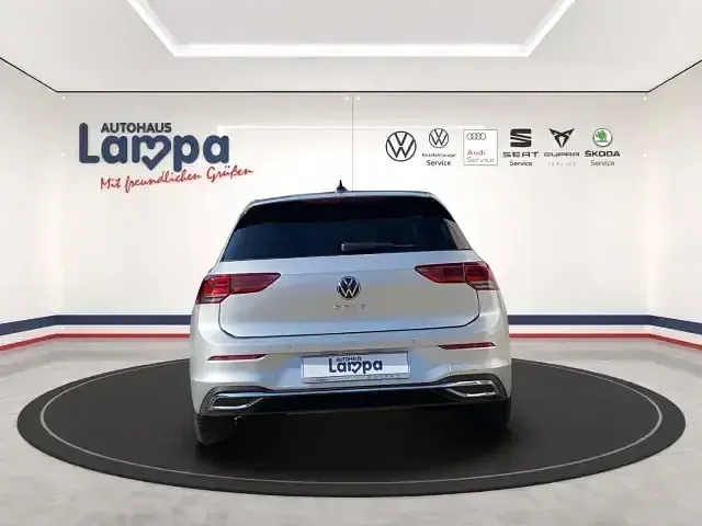 Gebraucht VW Golf VIII Active 150 PS (110 kW) 2022 Silber Limousine