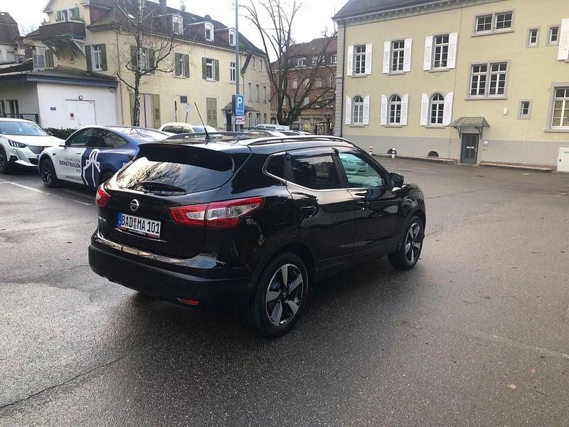 Gebraucht Nissan Qashqai 131 PS (96 kW) 2016 Schwarz SUV