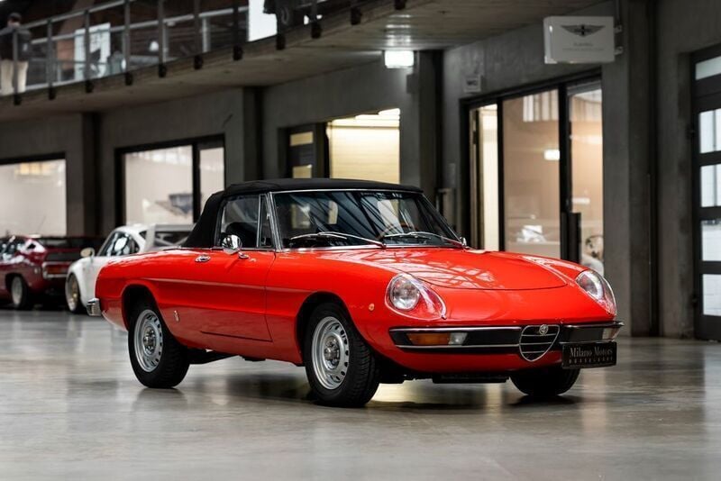 Rot Gebraucht 1974 Alfa Romeo Spider Cabrio | 33.900 € - Bild 1/4