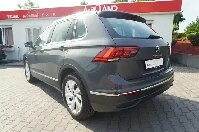 Gebraucht VW Tiguan Life 131 PS (96 kW) 2021 Grau SUV