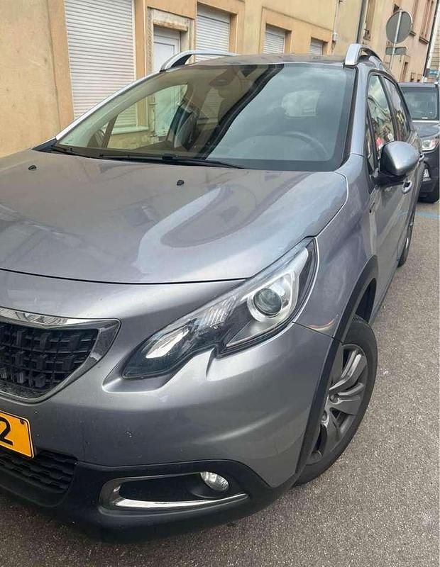 Gebraucht 2019 Peugeot 2008 Signature Sky SUV | 9.000 € (Etwas zu teuer) - Bild 1/4