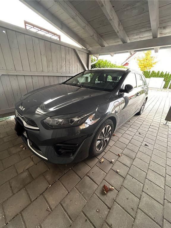 Grau Gebraucht 2022 Kia Ceed Sportswagon Spirit Kombi | 20.999 € (Guter Preis) - Bild 1/4