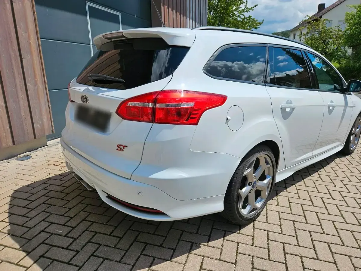 Gebraucht Ford Focus ST 252 PS (185 kW) 2016 Weiß Kombi
