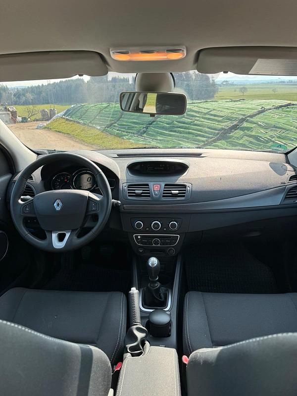 Gebraucht Renault Mégane 130 PS (95 kW) 2010 Blau Limousine