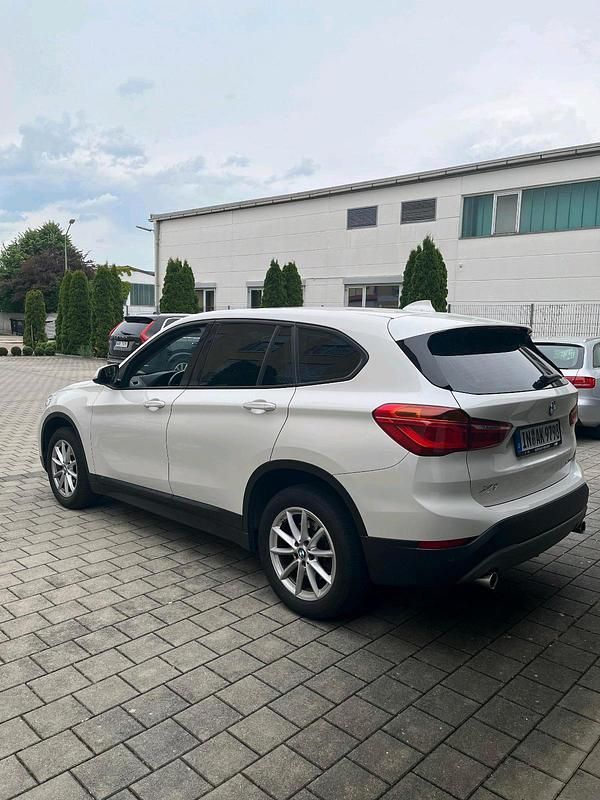 Weiß Gebraucht 2019 BMW X1 Sport Line SUV | 20.300 € (Guter Preis) - Bild 1/4