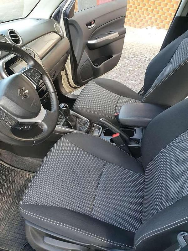 Gebraucht Suzuki Vitara Comfort 111 PS (81 kW) 2018 Andere farben SUV
