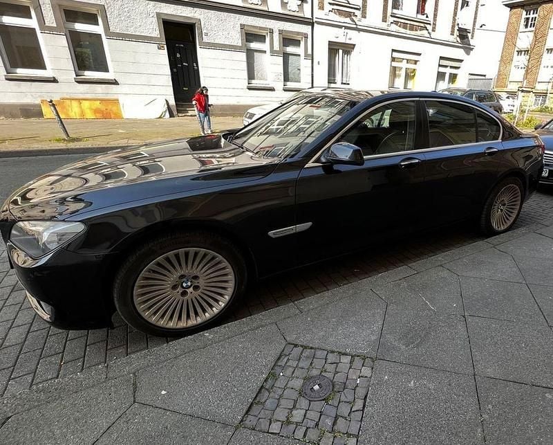 Second-hand BMW 730 245 CP (180 kW) 2011 Negru Berlinǎ