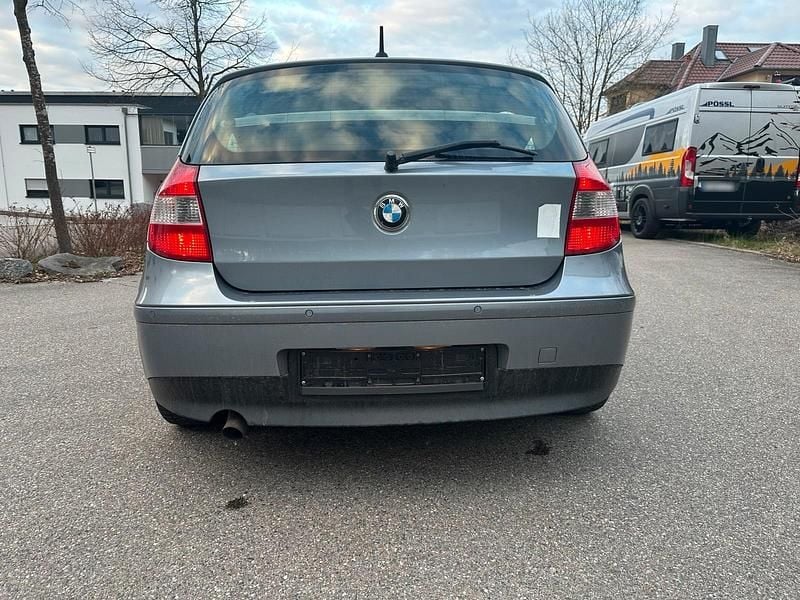 Gebraucht BMW 118 122 PS (89 kW) 2006 Blau Kleinwagen