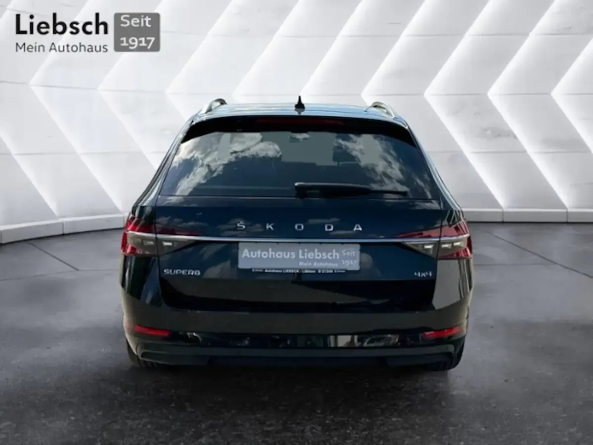Gebraucht Skoda Superb Premium Edition 200 PS (147 kW) 2023 Schwarz Kombi