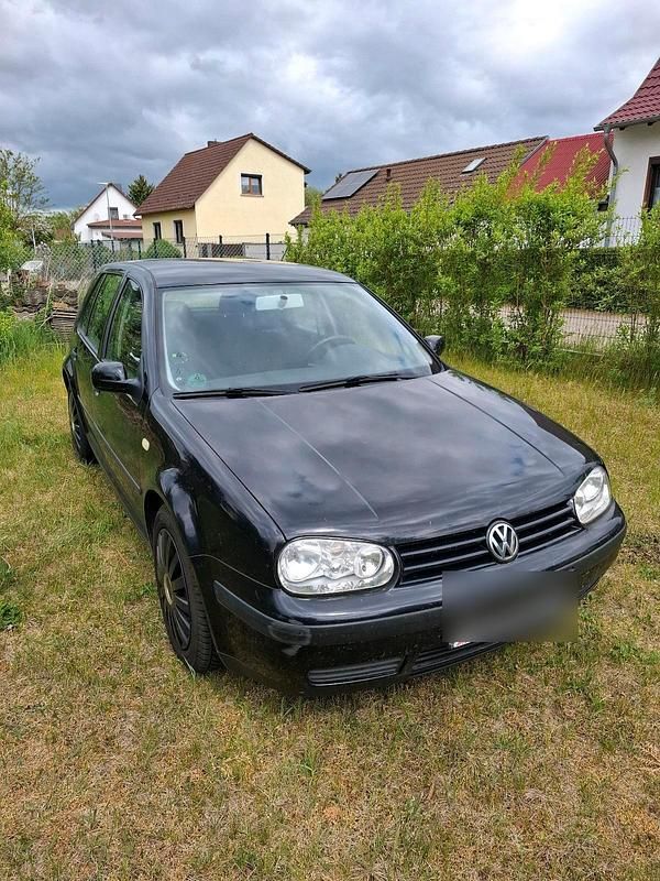 Schwarz Gebraucht 2000 VW Golf IV Kleinwagen | 500 € (Guter Preis) - Bild 1/4