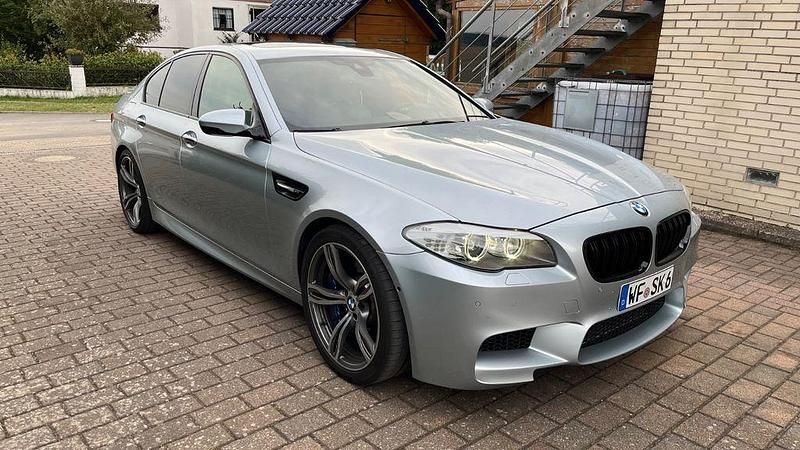 Silber Gebraucht 2012 BMW M5 Performance Limousine | 31.900 € (Fairer Preis) - Bild 1/4