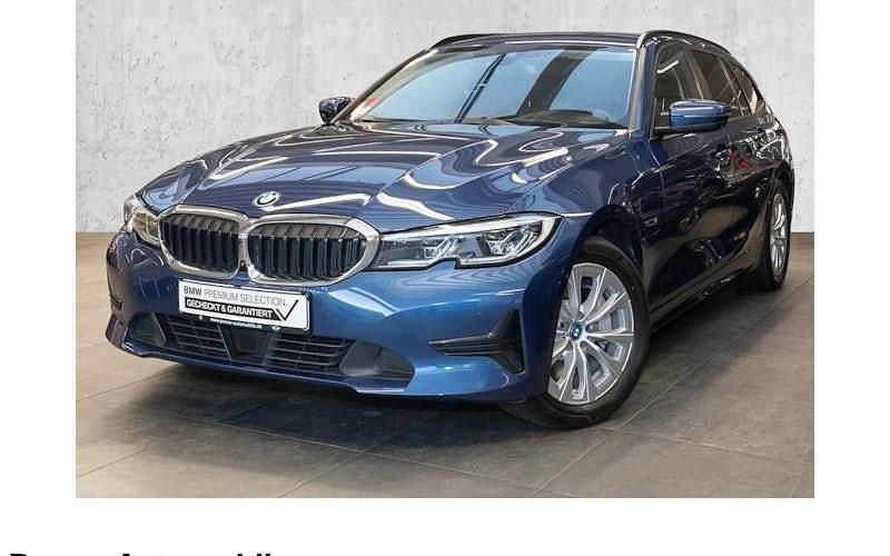 Blau Gebraucht 2021 BMW 320 Advantage Kombi | 23.970 € (Fairer Preis) - Bild 1/4