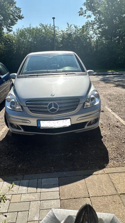Silber Gebraucht 2006 Mercedes B150 Van / Kleinbus | 5.100 € (Fairer Preis) - Bild 1/4