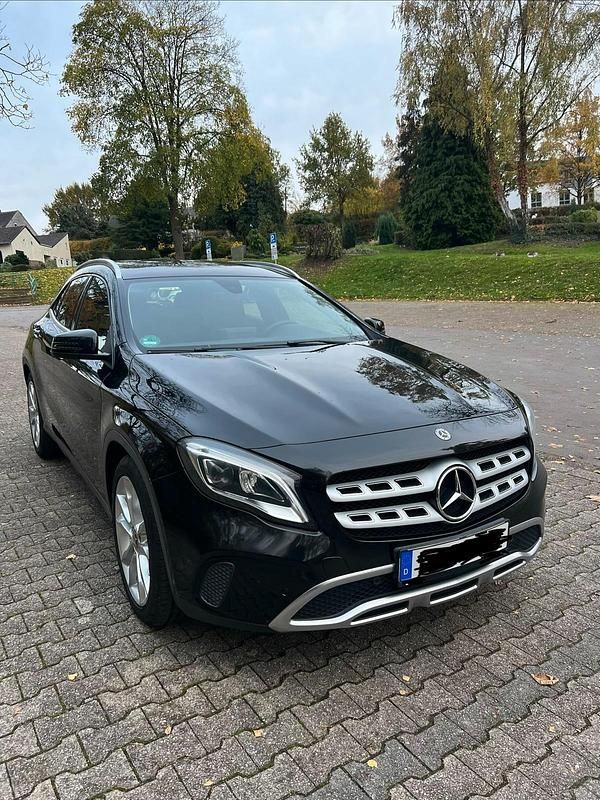 Gebraucht Mercedes GLA200 156 PS (114 kW) 2018 Schwarz SUV