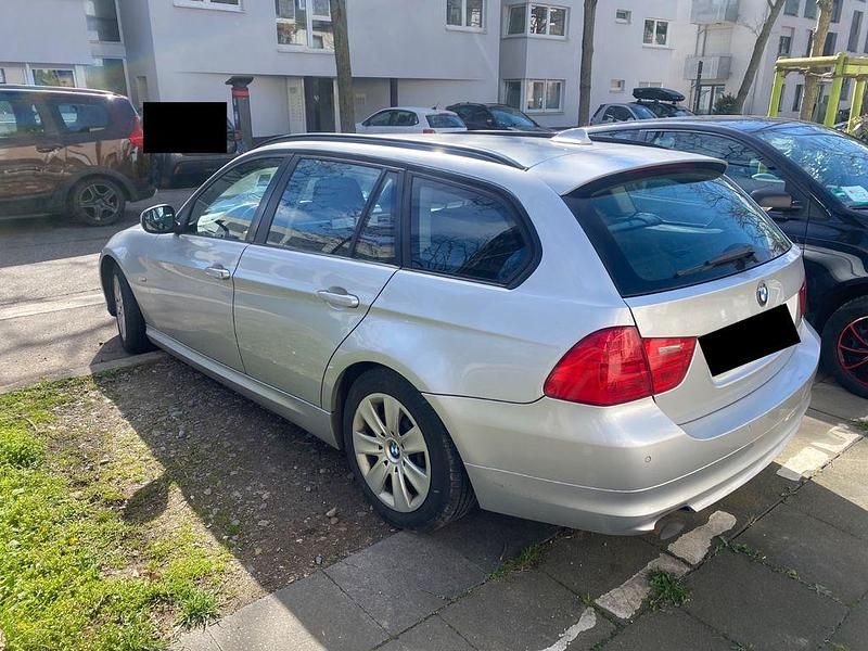 Gebraucht BMW 318 143 PS (105 kW) 2011 Silber Kombi