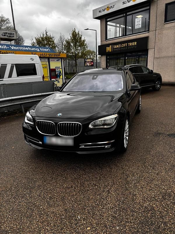 Gebraucht BMW 740 313 PS (230 kW) 2013 Schwarz Limousine