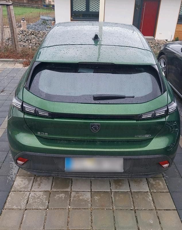 Second-hand Peugeot 308 110 CP (80 kW) 2022 Verde Berlinǎ