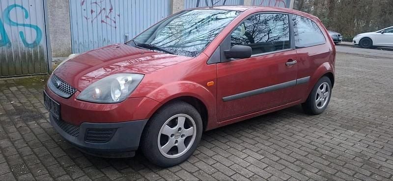 Gebraucht Ford Fiesta 68 PS (50 kW) 2007 Rot Kleinwagen