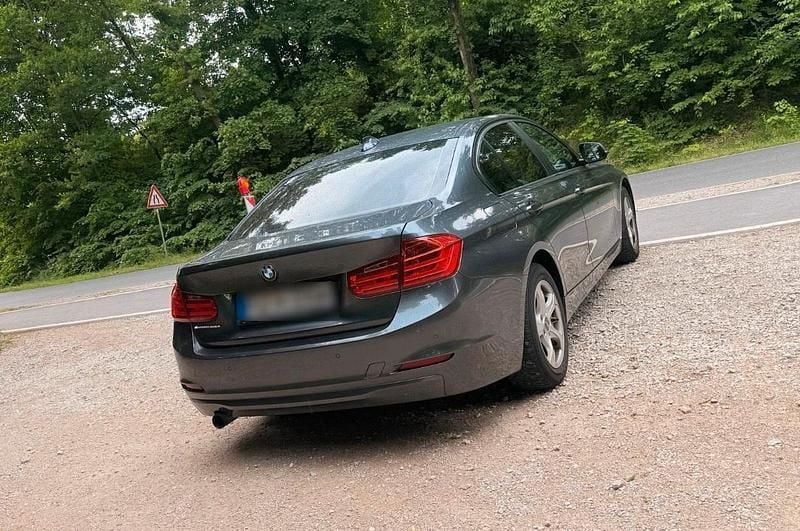 Grau Gebraucht 2014 BMW 316 Limousine | 8.600 € (Guter Preis) - Bild 1/4