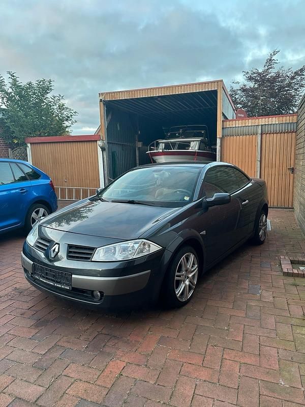 Grau Gebraucht 2005 Renault Mégane Cabriolet Cabrio | 700 € (Fairer Preis) - Bild 1/4