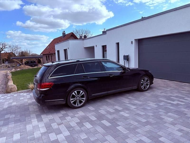 Gebraucht Mercedes E220 Edition 170 PS (125 kW) 2016 Schwarz Limousine
